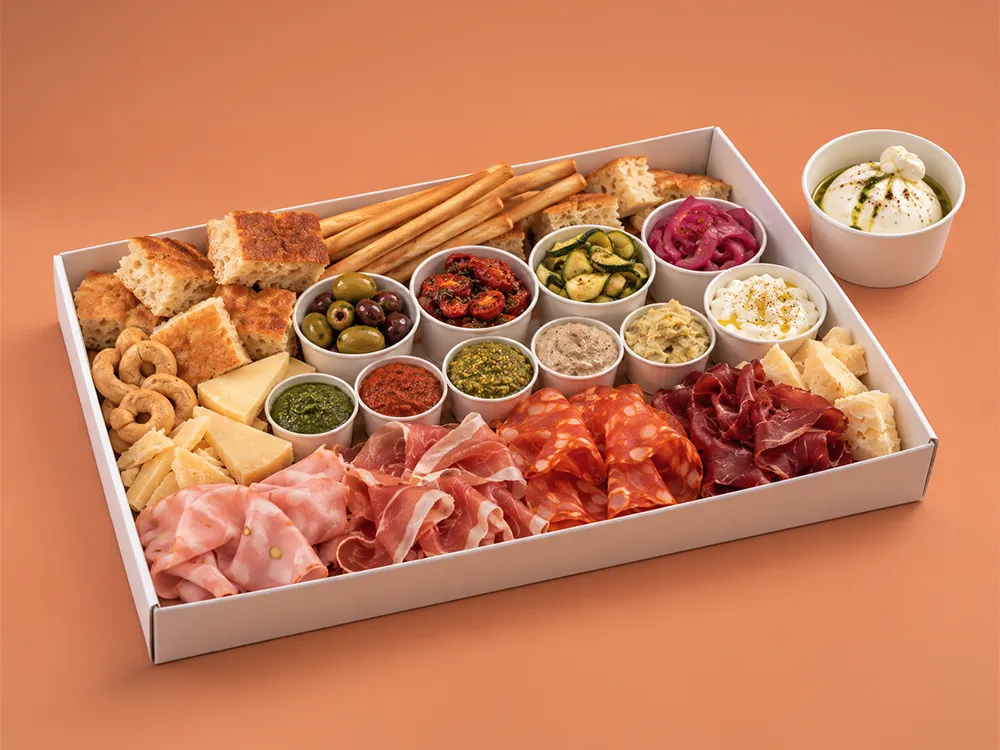 Box Aperitivo de La Focacc' avec charcuteries, fromages et antipasti italiens